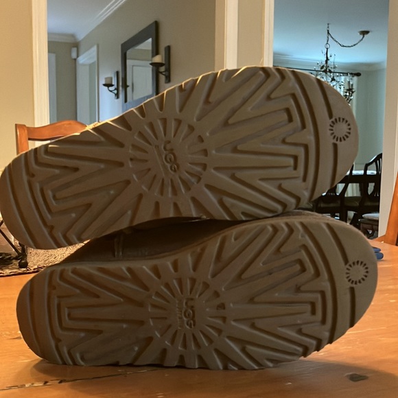 UGG tall boots size 7 - Picture 4 of 4